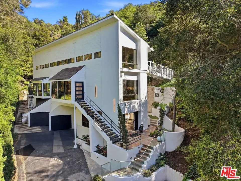 Residential Lease for rent at 2350 Benedict Canyon Drive, Beverly Hills, Los Angeles County, CA featuring 4 beds and 4 baths