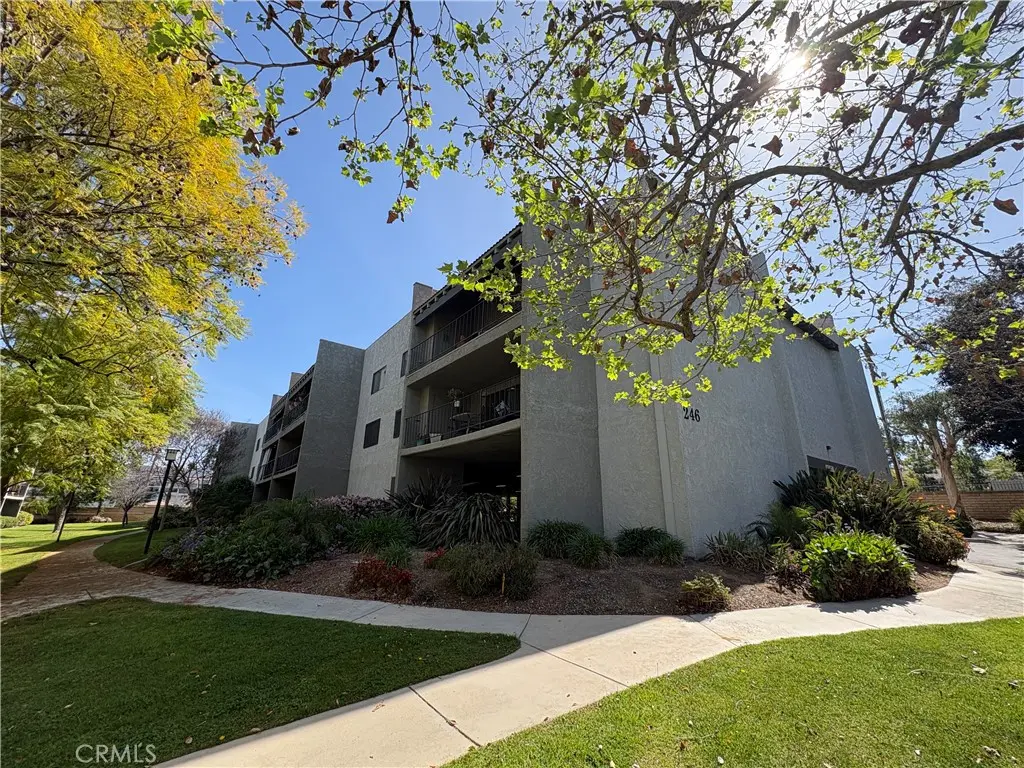 246 E Fern, Redlands, CA — listing photo 1