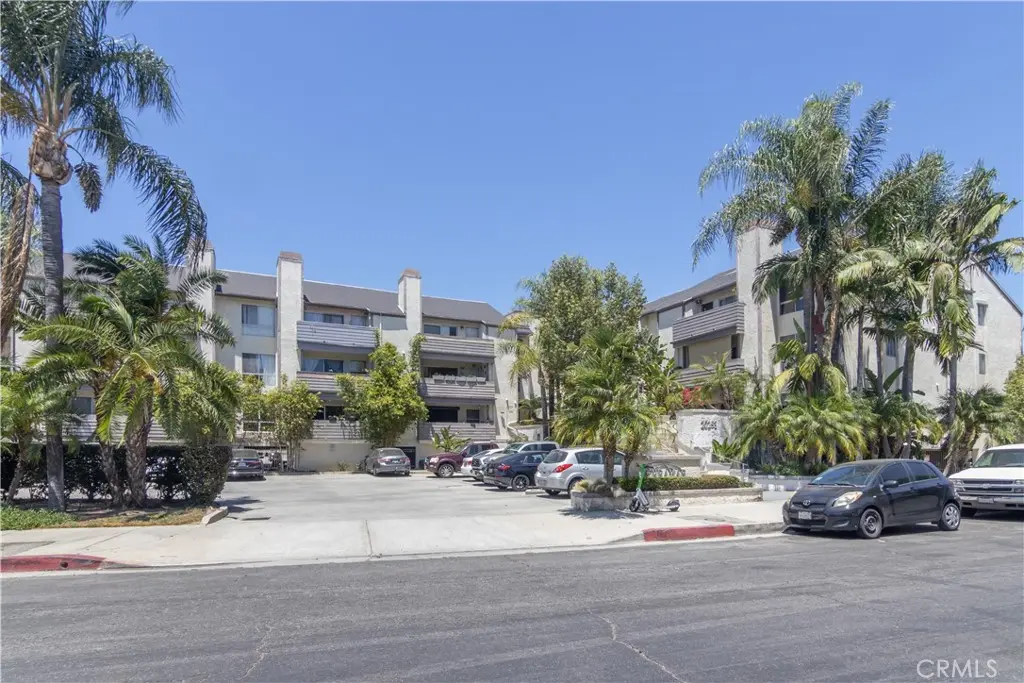 20253 Keswick Street 318, Winnetka, CA — listing photo 1
