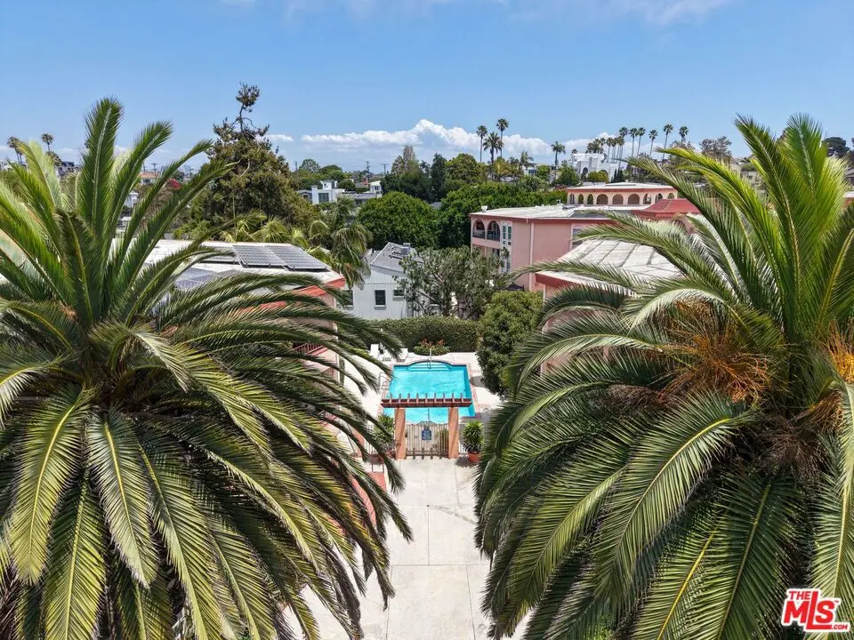 Residential Lease for rent at 2045 4th Street 301B, Santa Monica, Los Angeles County, CA featuring 1 bed and 1 bath