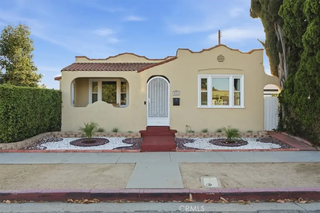 Single Family Residence for sale at 811 Fischer Street, Glendale, CA featuring 2 beds and 2 baths