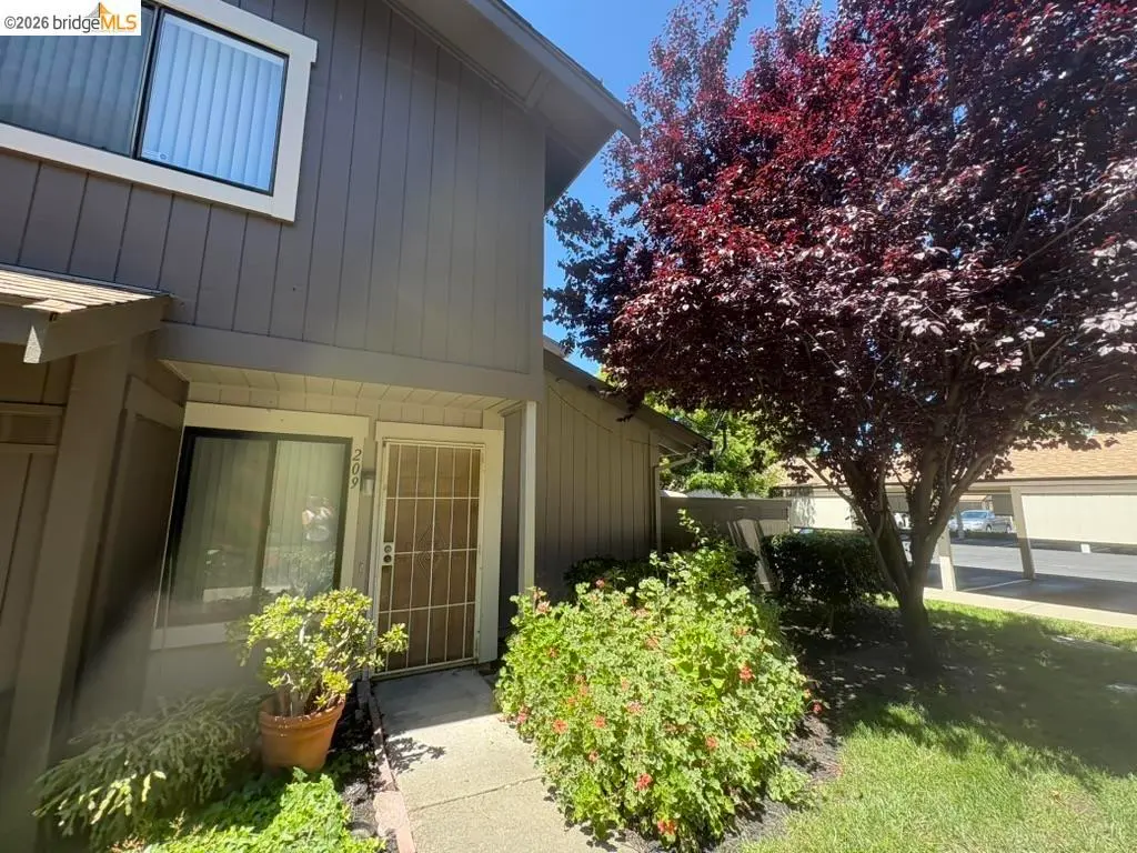 Condominium for rent at 209 Galano Plz, Union City, CA featuring 3 beds and 2 baths