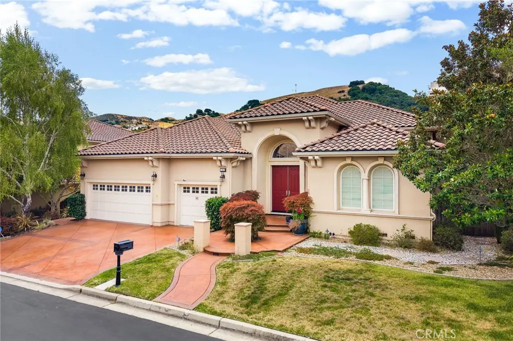 Single Family Residence for rent at 309 Whitcliff Court, San Ramon, CA featuring 5 beds and 5 baths
