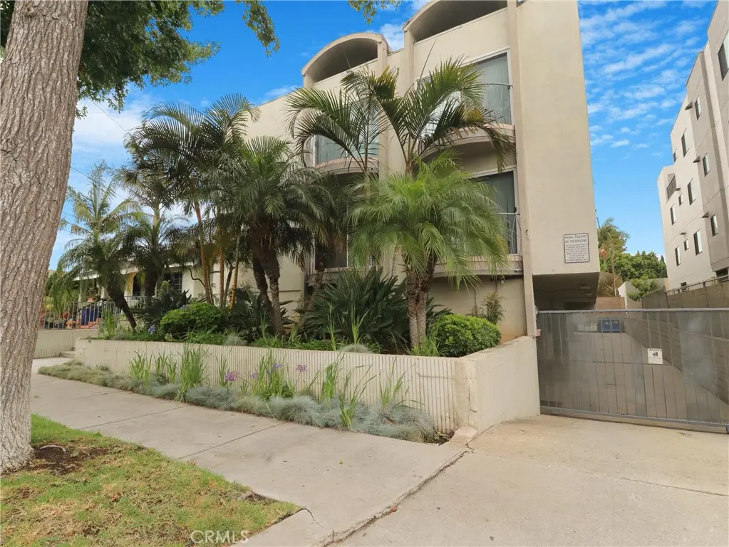 813 E La Palma Drive, Inglewood, CA — listing photo 1