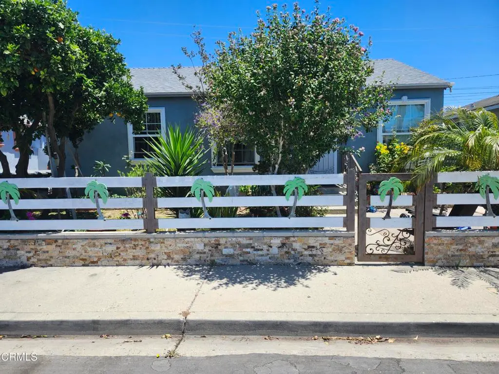 Single Family Residence for sale at 210 Harding Avenue, Oxnard, CA featuring 3 beds and 1 bath