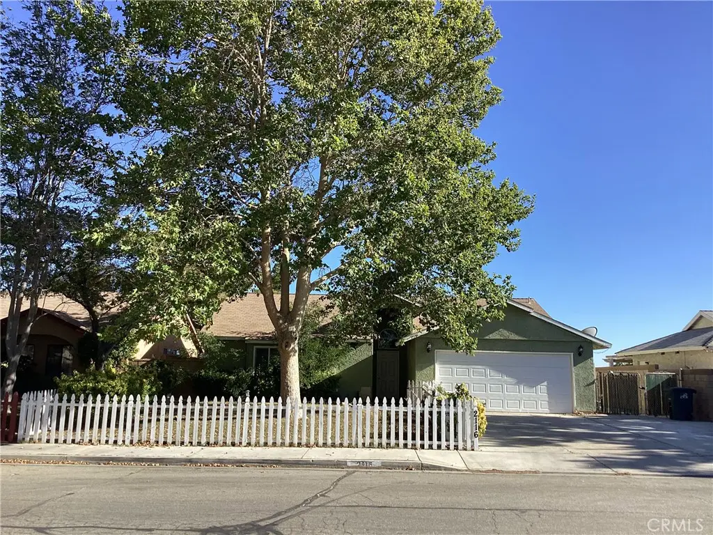 2116 Phlox, Rosamond, CA — listing photo 1