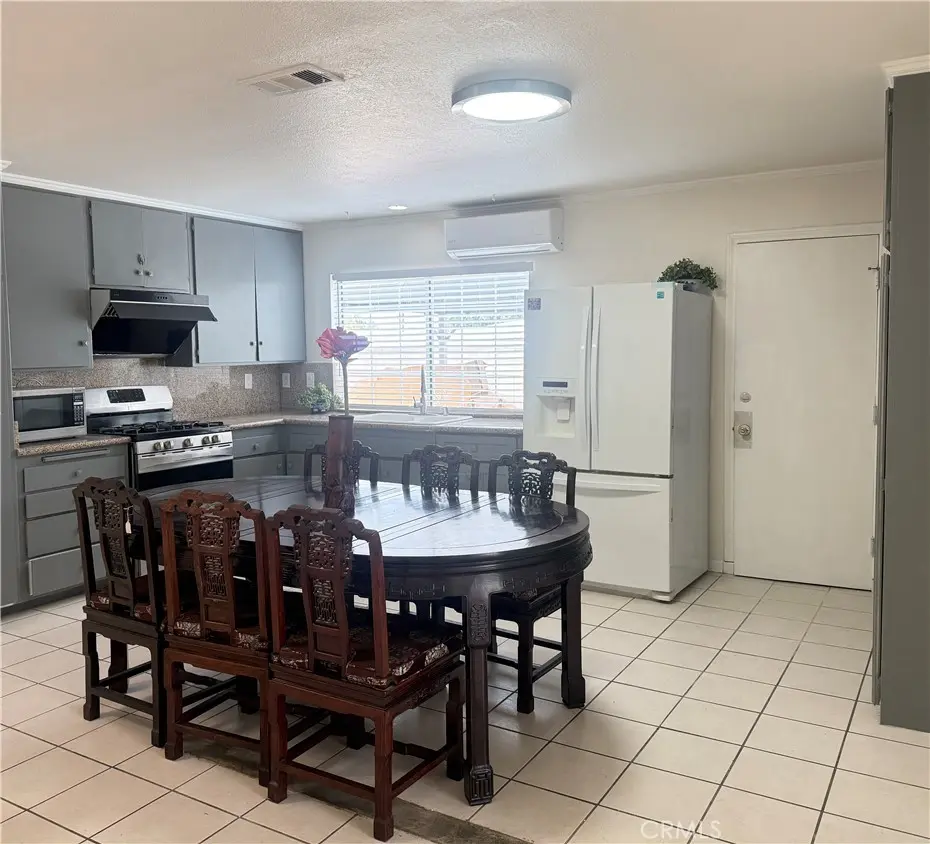 Single Family Residence for rent at 8523 Jasper, Rancho Cucamonga, CA featuring 3 beds and 2 baths