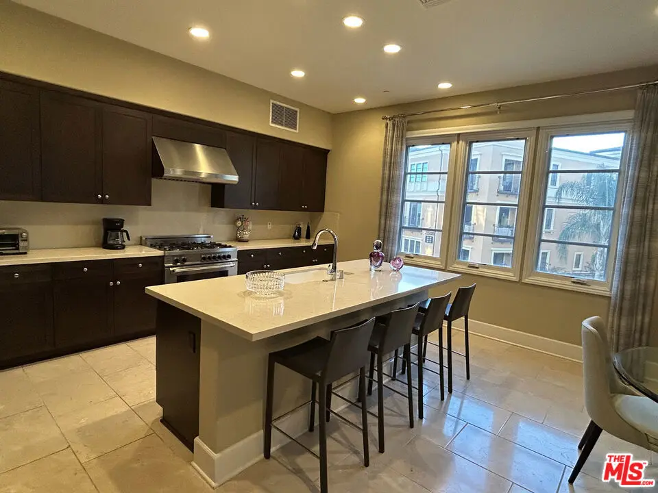 Residential Lease for rent at 23500 Park Sorrento C33, Calabasas, Los Angeles County, CA featuring 3 beds and 4 baths