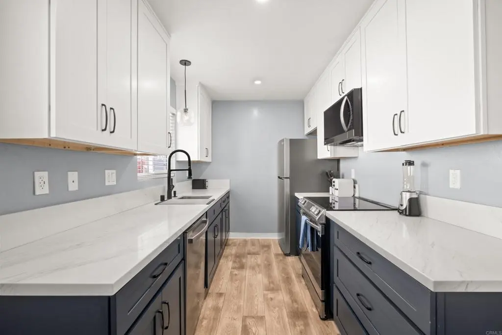 Condominium for sale at 5510 Adelaide Avenue 3, San Diego, CA featuring 2 beds and 1 bath