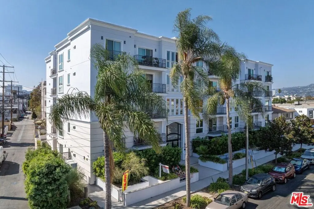 1237 S Holt Avenue 202, Los Angeles, CA — listing photo 1
