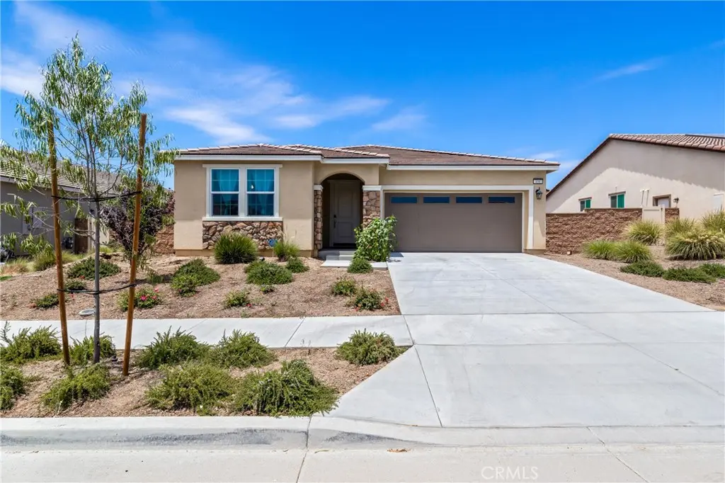 Single Family Residence for sale at 458 Berrybush, Hemet, CA featuring 3 beds and 2 baths