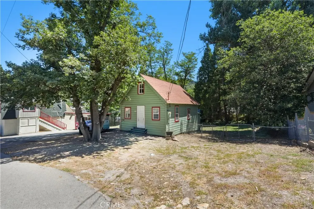 369 Log, Crestline, CA — listing photo 1