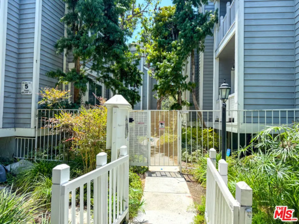 Condominium for sale at 8505 Gulana Avenue 4206, Los Angeles, CA featuring 1 bed and 1 bath