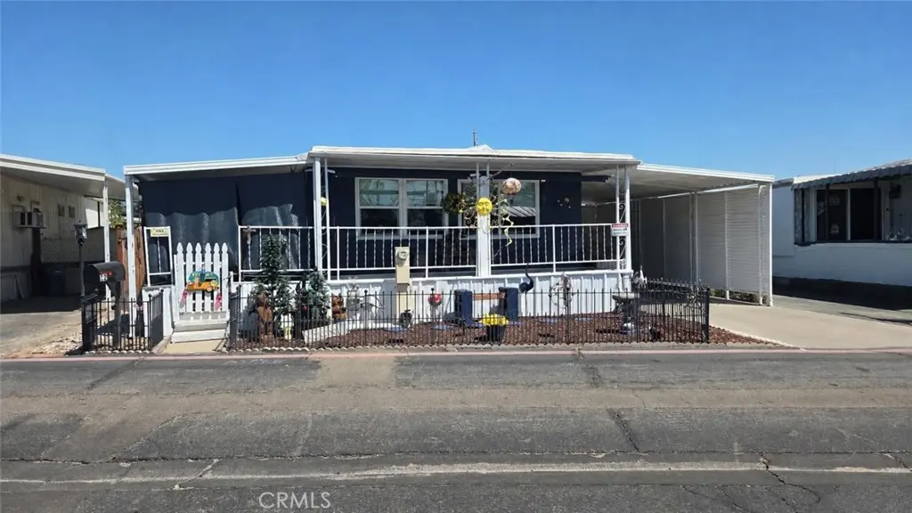 1724 Minnewawa Avenue 12, Clovis, CA — listing photo 1