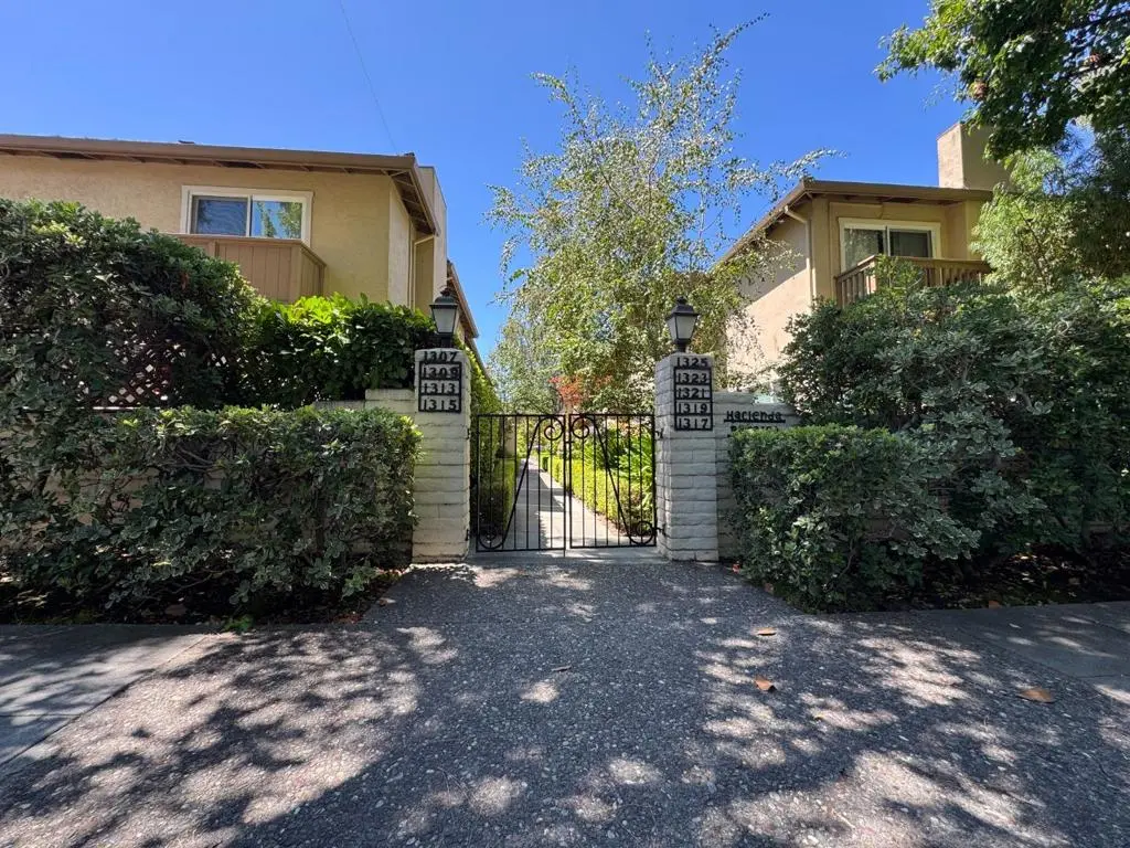 Townhouse for rent at 1323 Hoover Street, Menlo Park, CA featuring 2 beds and 3 baths