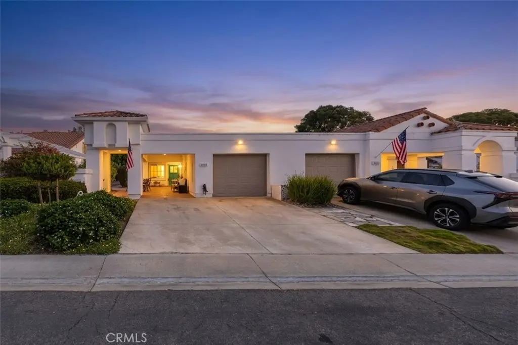 Single Family Residence for sale at 4934 Kalamis, Oceanside, CA featuring 2 beds and 2 baths