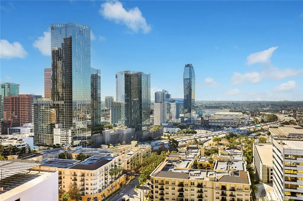 Residential Lease for rent at 1100 Wilshire Boulevard 3309, Los Angeles, Los Angeles County, CA featuring 1 bed and 1 bath