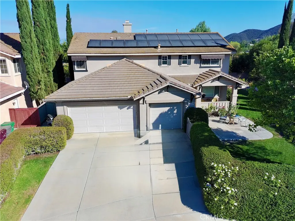 Single Family Residence for sale at 42482 Circulo Cavinara, Murrieta, CA featuring 4 beds and 3 baths
