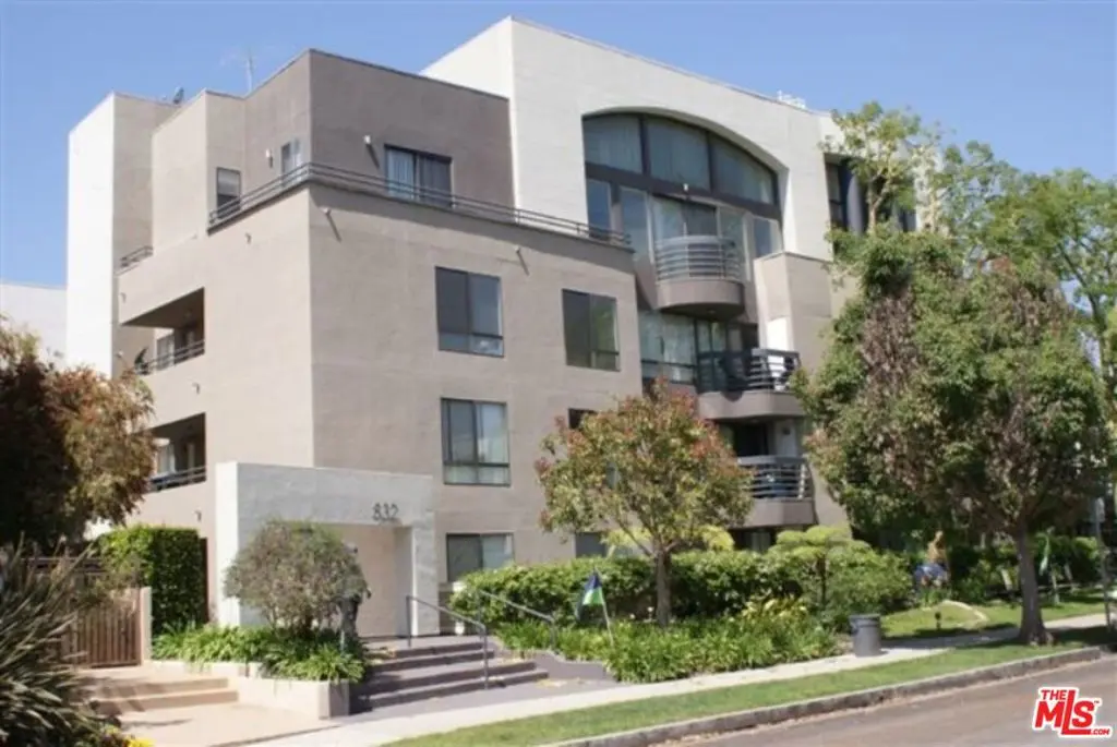 Residential Lease for rent at 832 3rd Street 405, Santa Monica, Los Angeles County, CA featuring 2 beds and 2 baths