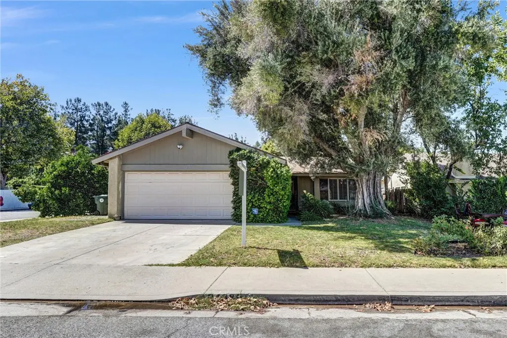 24389 La Glorita, Newhall, CA — listing photo 1