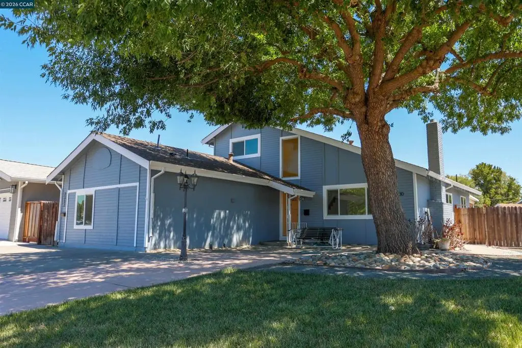 Single Family Residence for rent at 3330 Claudia Drive, Concord, CA featuring 4 beds and 3 baths