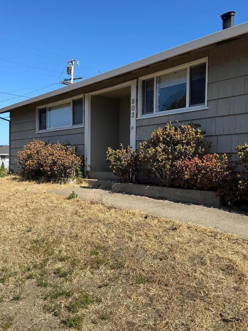 Residential Lease for rent at 803 Corona Drive, Pacifica, CA featuring 3 beds and 2 baths