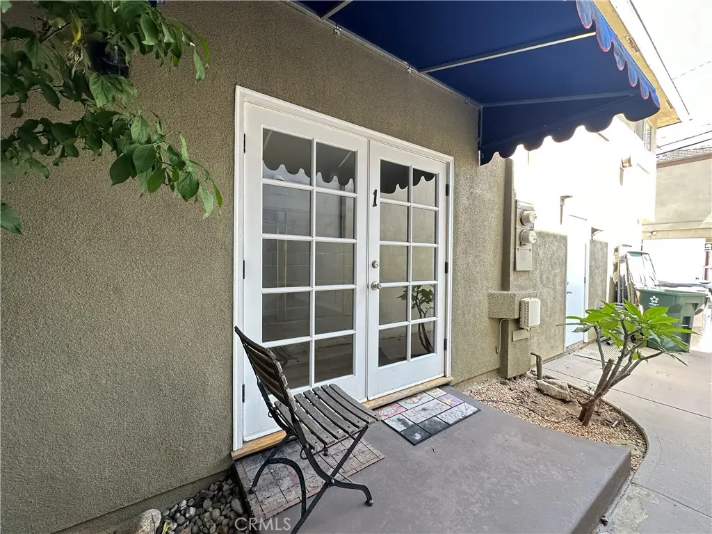 Residential Lease for rent at 614 13th, Huntington Beach, Orange County, CA featuring 1 bed and 1 bath