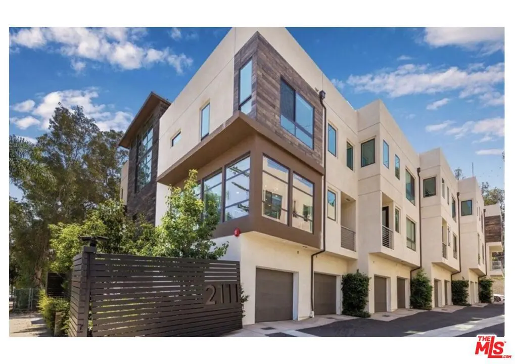 Condominium for rent at 2111 N Cahuenga Boulevard 1, Los Angeles, CA featuring 3 beds and 4 baths