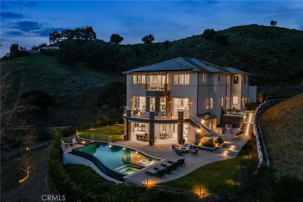 Residential Lease for rent at 26773 Mulholland, Calabasas, Los Angeles County, CA featuring 6 beds and 8 baths