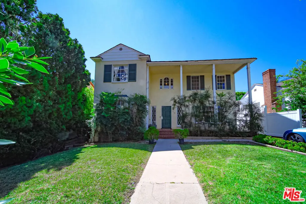 Single Family Residence for sale at 713 N Doheny Drive, Beverly Hills, Los Angeles County, CA featuring 3 beds and 2 baths