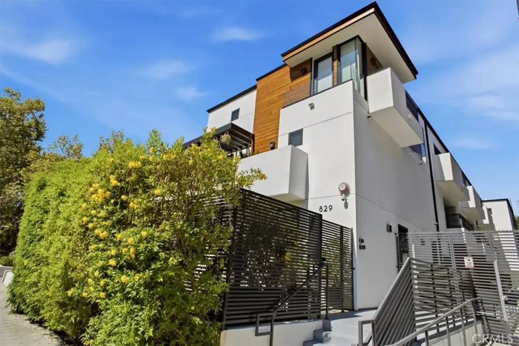Condominium for sale at 829 N Martel 4, Los Angeles, CA featuring 3 beds and 3 baths