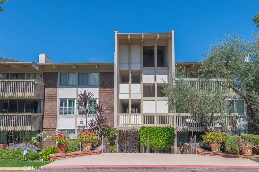 Residential Lease for rent at 6542 Ocean Crest Drive B308, Rancho Palos Verdes, Los Angeles County, CA featuring 3 beds and 2 baths