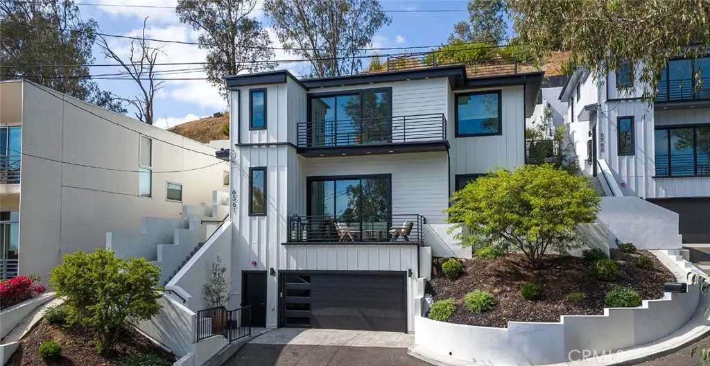 Single Family Residence for rent at 6561 Pickwick Street, Los Angeles, CA featuring 3 beds and 4 baths