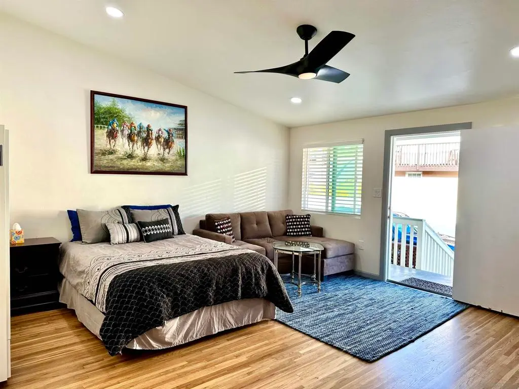 Single Family Residence for rent at 7672 La Jolla Blvd, La Jolla, CA and 1 bath
