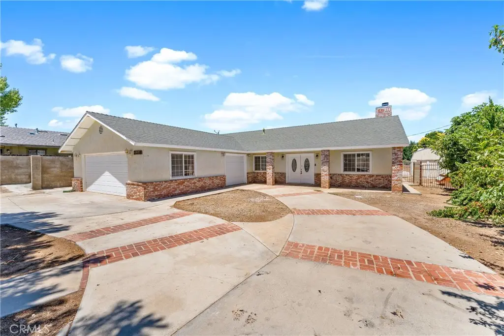 Single Family Residence for sale at 21208 Madre, Tehachapi, CA featuring 3 beds and 2 baths