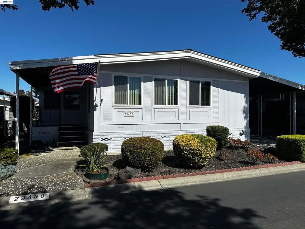 Manufactured In Park for sale at 29430 New Hampshire Way, Hayward, CA featuring 2 beds and 2 baths