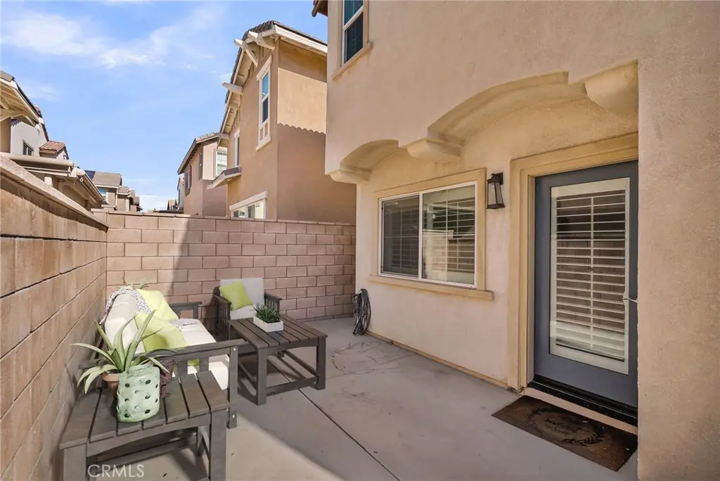 16064 Symphony Lane, Fontana, CA — listing photo 1