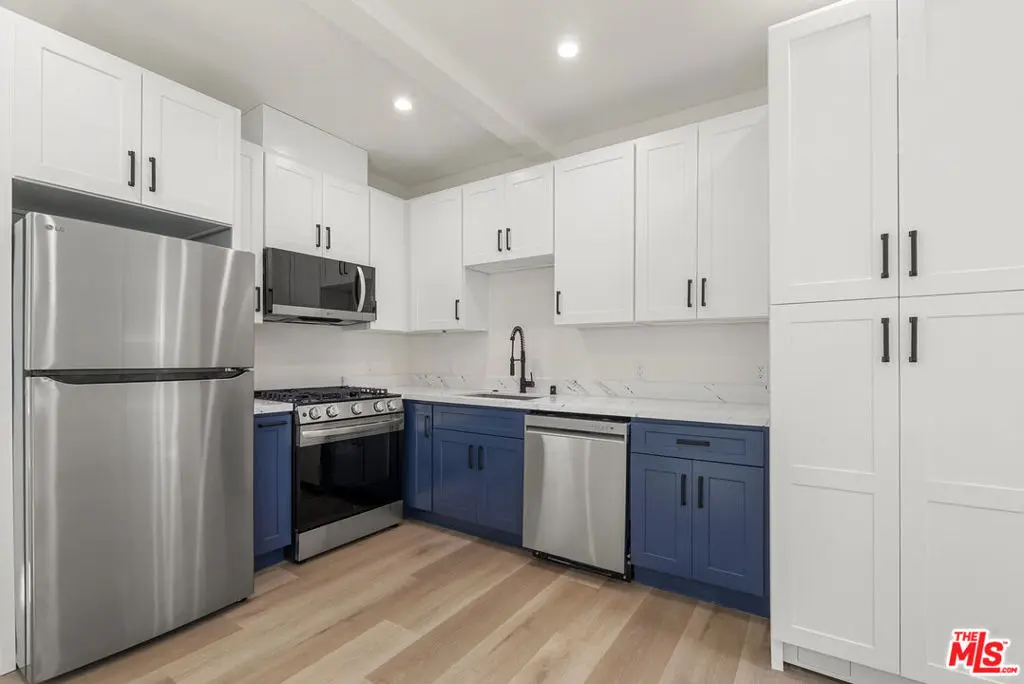 Residential Lease for rent at 1305 Lucile Avenue 5, Los Angeles, Los Angeles County, CA featuring 1 bed and 1 bath