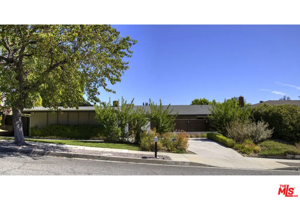 Residential Lease for rent at 22427 De Kalb Drive, Calabasas, Los Angeles County, CA featuring 4 beds and 2 baths