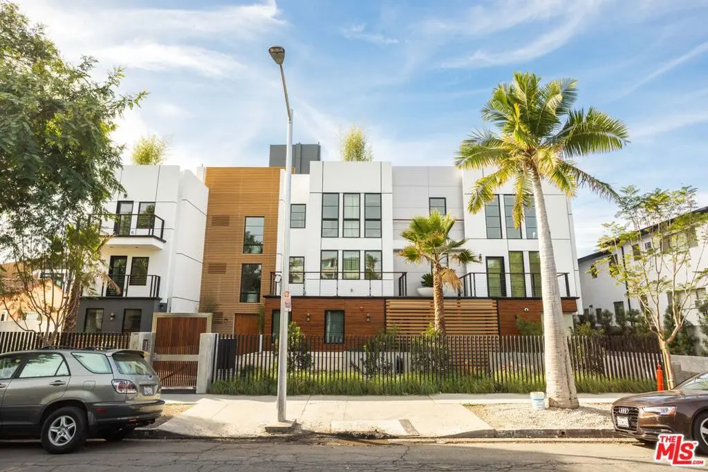Residential Lease for rent at 547 N Sweetzer Avenue 102, West Hollywood, Los Angeles County, CA featuring 1 bed and 2 baths