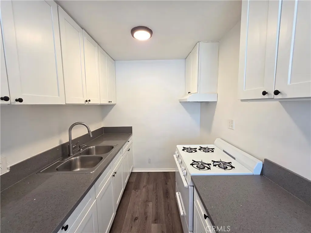 Residential Lease for rent at 252 E 79th, Los Angeles, Los Angeles County, CA featuring 2 beds and 1 bath
