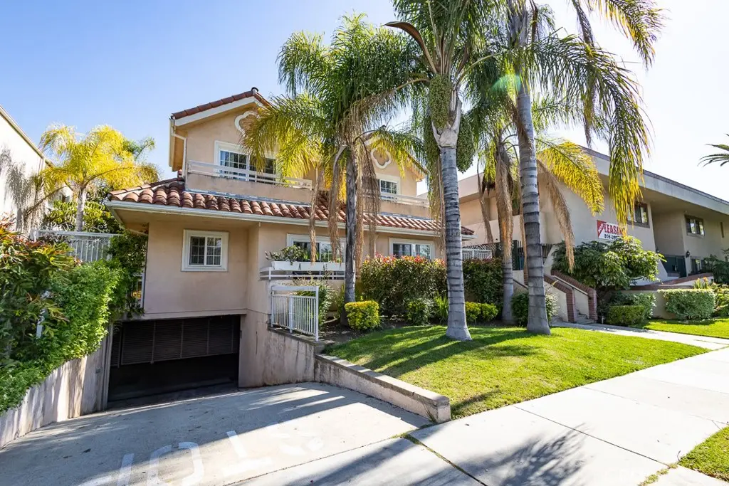 Townhouse for sale at 364 W Wilson Avenue 3, Glendale, CA featuring 2 beds and 3 baths