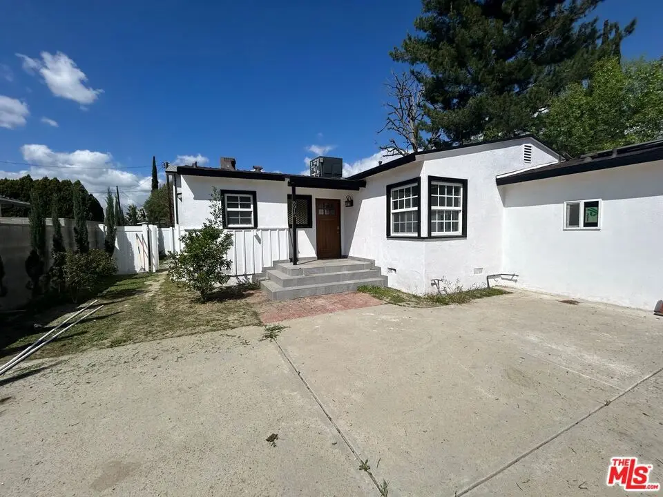 6915 Laramie Avenue, Winnetka, CA — listing photo 1