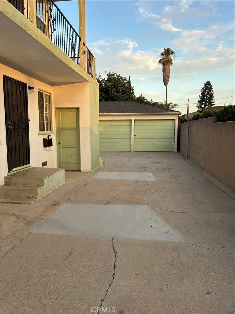 Residential Lease for rent at 4978 Southern, South Gate, Los Angeles County, CA featuring 1 bed and 1 bath