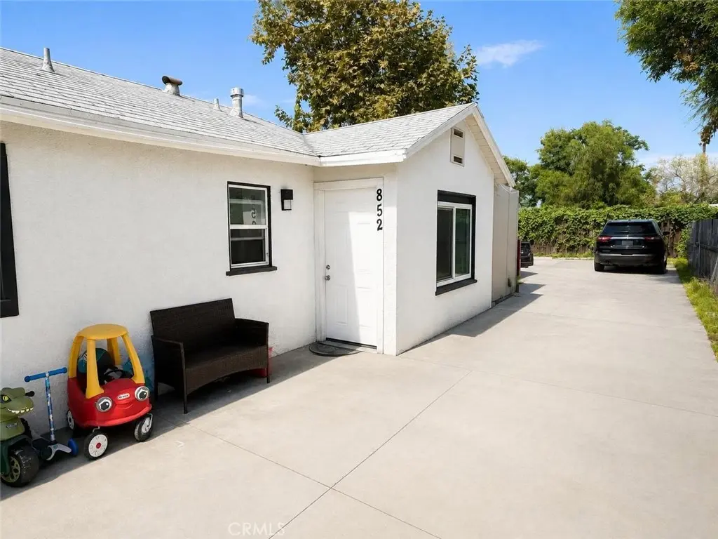 Duplex for rent at 852 N Lugo, San Bernardino, CA featuring 1 bed and 1 bath