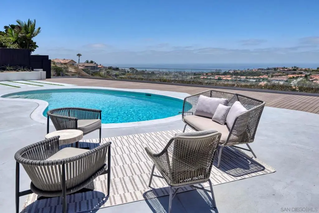 Single Family Residence for rent at 2222 Bahia Dr, La Jolla, CA featuring 3 beds and 2 baths