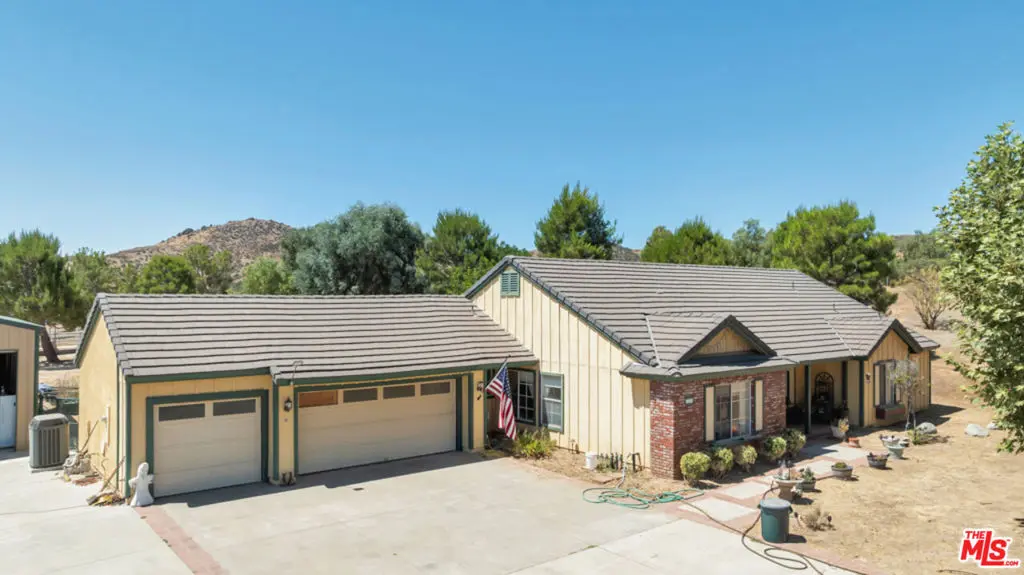 11734 Chisholm Court, Agua Dulce, CA — listing photo 1