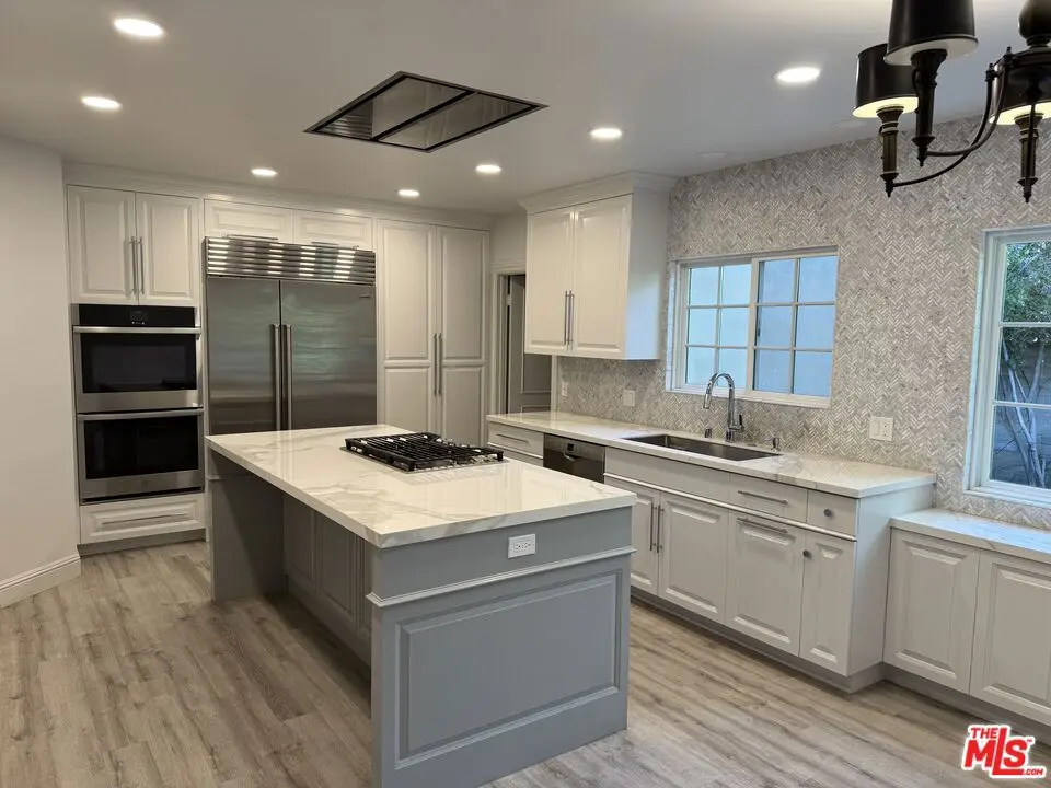 Residential Lease for rent at 519 N Rexford Drive, Beverly Hills, Los Angeles County, CA featuring 4 beds and 5 baths
