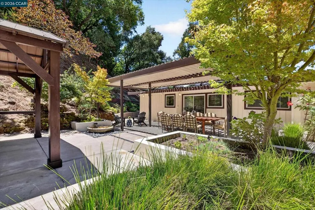 Single Family Residence for sale at 30 Dias Dorados, Orinda, CA featuring 5 beds and 4 baths