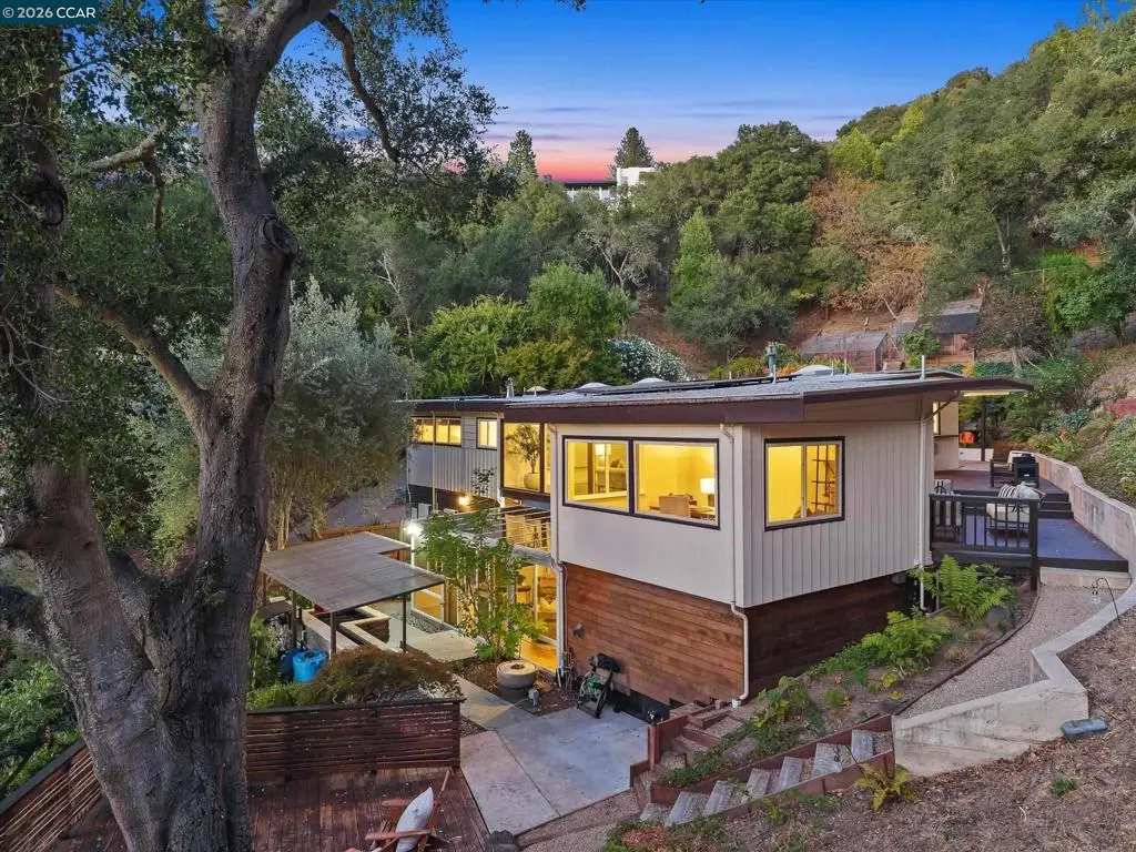 Single Family Residence for sale at 30 Dias Dorados, Orinda, CA featuring 5 beds and 4 baths